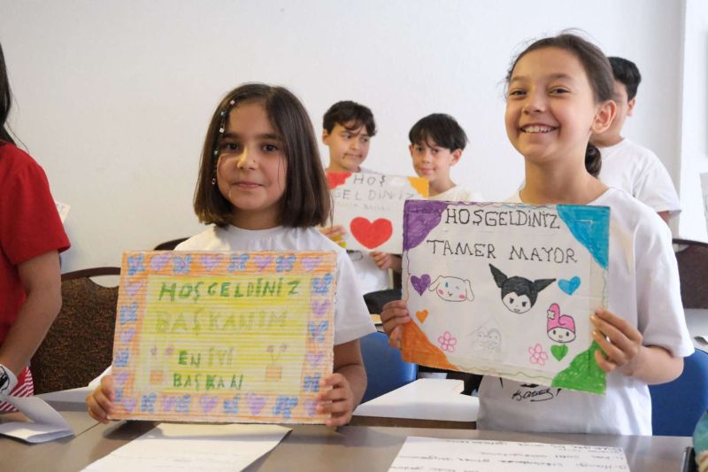 BAŞKAN MANDALİNCİ, CUMHURİYET HALK EVLERİ’NDE ÇOCUKLARLA BULUŞTU