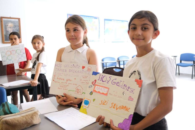 BAŞKAN MANDALİNCİ, CUMHURİYET HALK EVLERİ’NDE ÇOCUKLARLA BULUŞTU