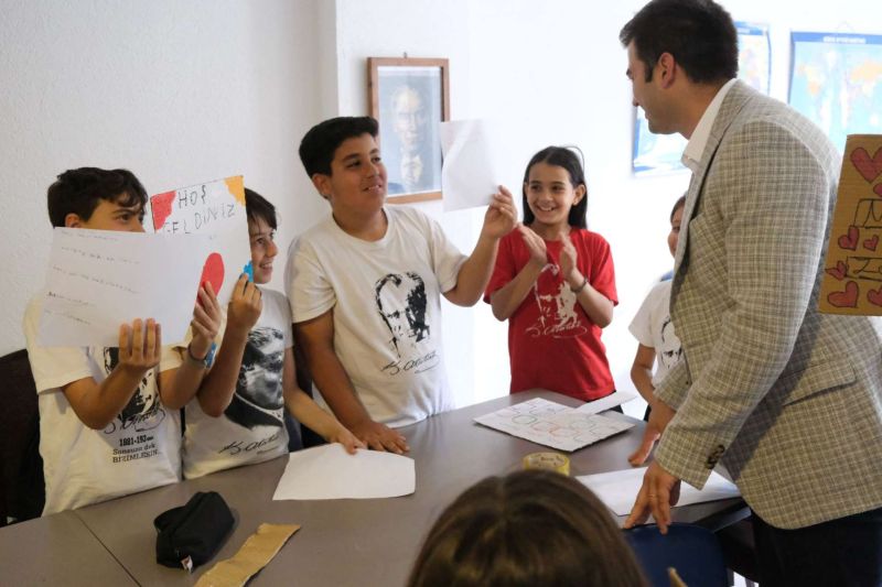 BAŞKAN MANDALİNCİ, CUMHURİYET HALK EVLERİ’NDE ÇOCUKLARLA BULUŞTU