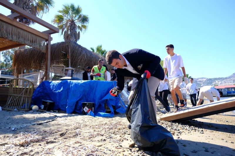 YALIKAVAK’TA DENİZ DİBİ TEMİZLİĞİ