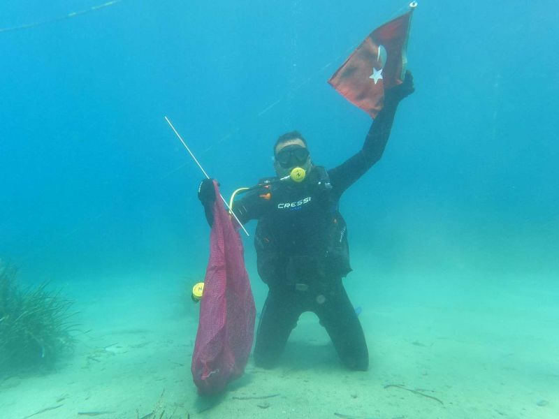 YALIKAVAK’TA DENİZ DİBİ TEMİZLİĞİ