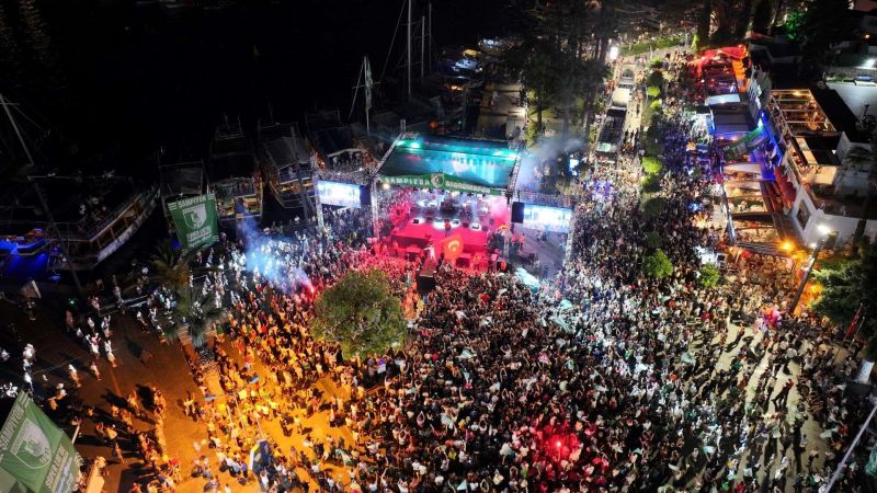 BİNLERCE BODRUMLU, SÜPER LİG’E YÜKSELİŞİ KUTLADI