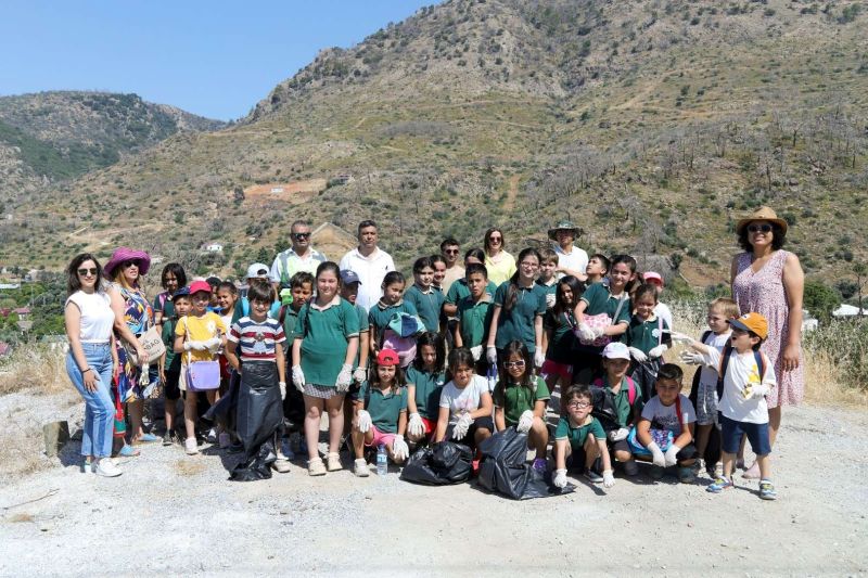 MİNİK ELLER, MAZI SAHİLİNİ TEMİZLEDİ