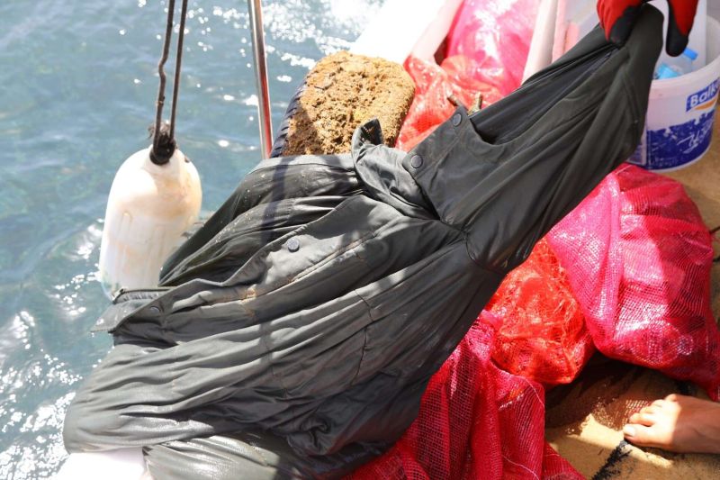 TURGUTREİS’TE DENİZ DİBİ TEMİZLİĞİ