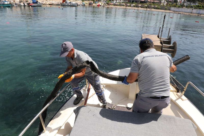 TURGUTREİS’TE DENİZ DİBİ TEMİZLİĞİ