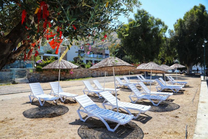 ŞEZLONGLAR YENİDEN HALK PLAJLARINDA