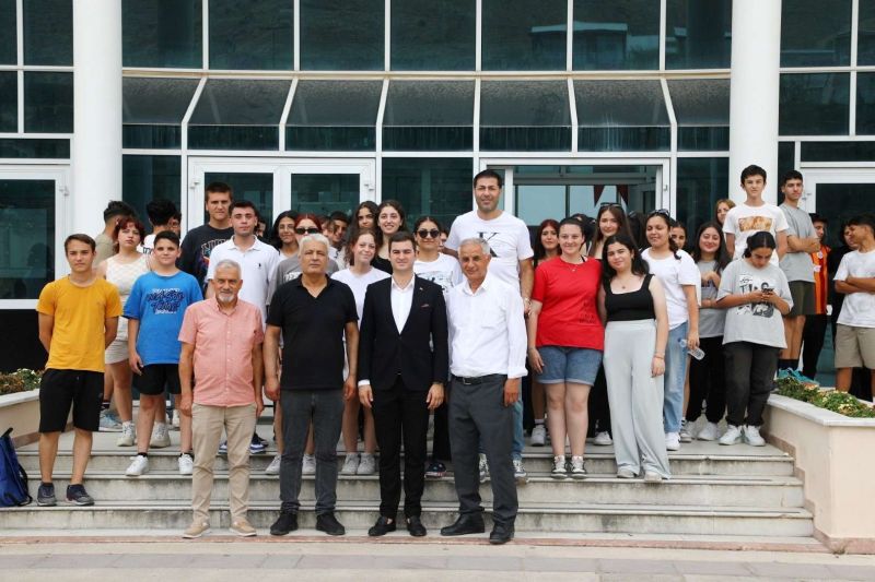 BAŞKAN MANDALİNCİ’DEN MEZUN OLDUĞU OKULA ZİYARET