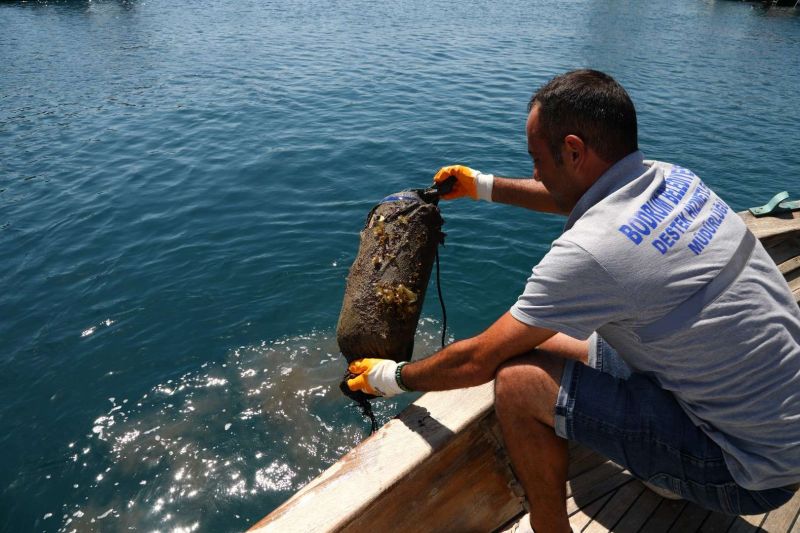 GÜMÜŞLÜK’TE DENİZ DİBİ TEMİZLİĞİ