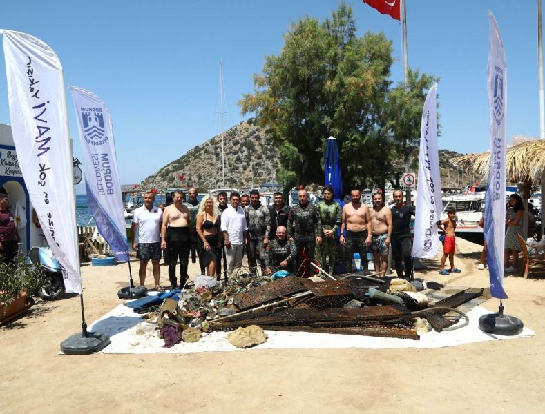 GÜMÜŞLÜK’TE DENİZ DİBİ TEMİZLİĞİ