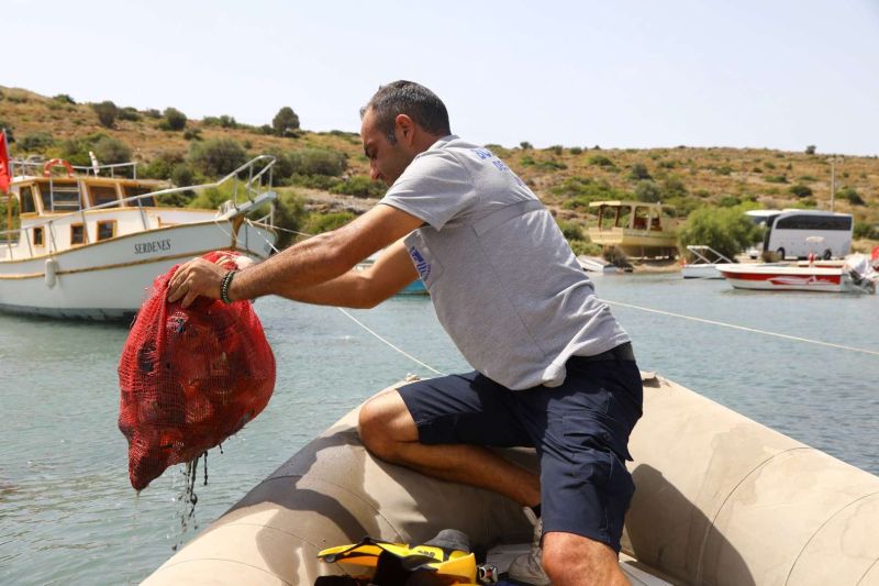 GÜMBET’TE DENİZ DİBİ TEMİZLİĞİ
