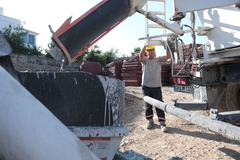 BAŞKAN MANDALİNCİ, YALIKAVAK PAZAR YERİ ÇALIŞMALARINI İNCELEDİ