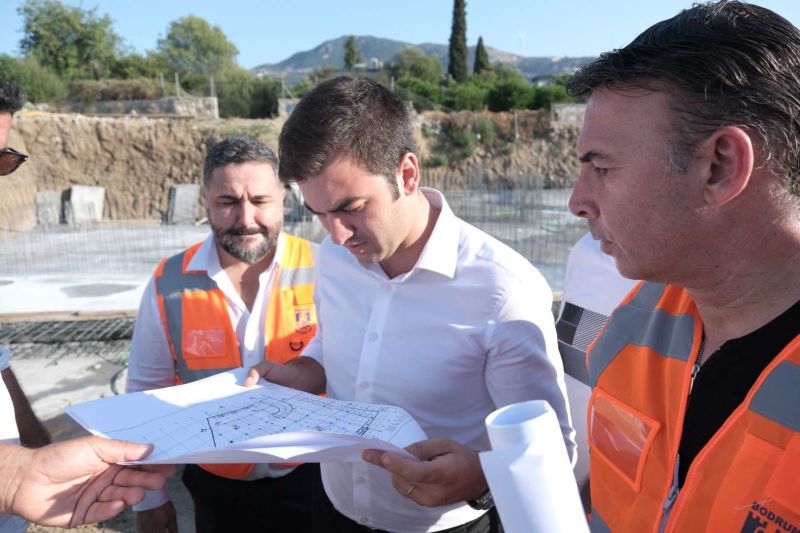 BAŞKAN MANDALİNCİ, YALIKAVAK PAZAR YERİ ÇALIŞMALARINI İNCELEDİ