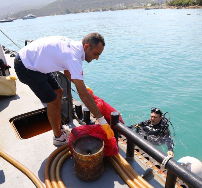 TORBA’DA DENİZ DİBİ TEMİZLİĞİ