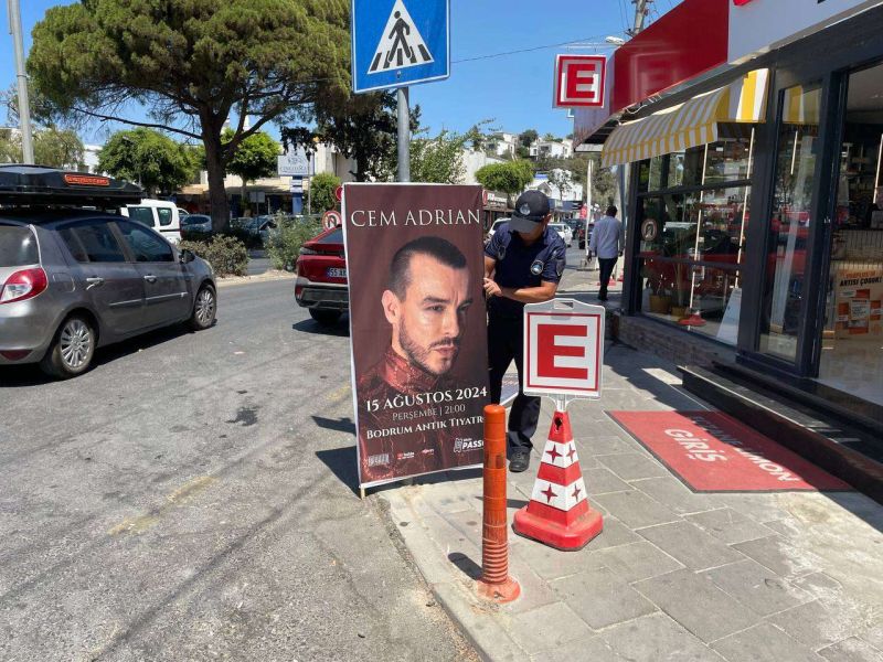 İZİNSİZ ASILAN AFİŞLER TOPLANIYOR