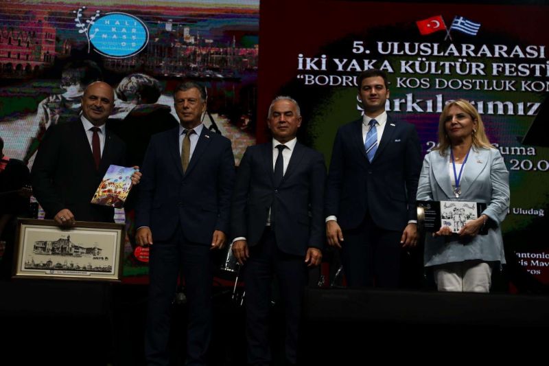 İKİ YAKA, DOSTLUK KONSERİNDE BULUŞTU