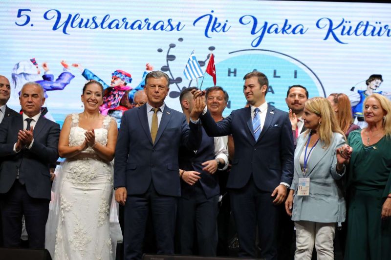 İKİ YAKA, DOSTLUK KONSERİNDE BULUŞTU