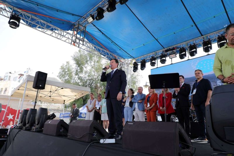 GALA KONSERİNDE ŞEVVAL SAM COŞKUSU