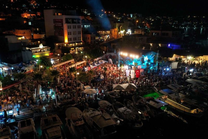 GALA KONSERİNDE ŞEVVAL SAM COŞKUSU