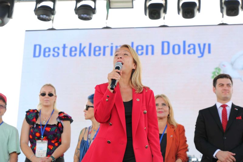 GALA KONSERİNDE ŞEVVAL SAM COŞKUSU