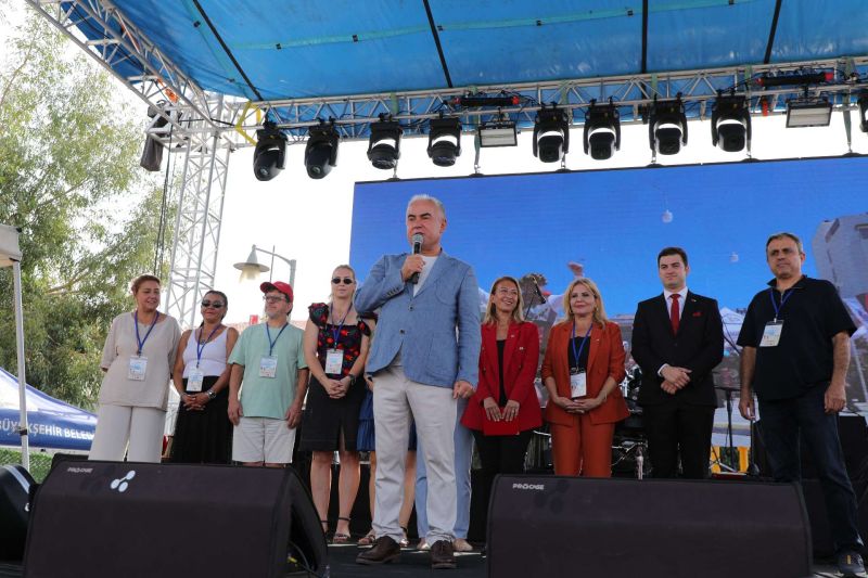 GALA KONSERİNDE ŞEVVAL SAM COŞKUSU