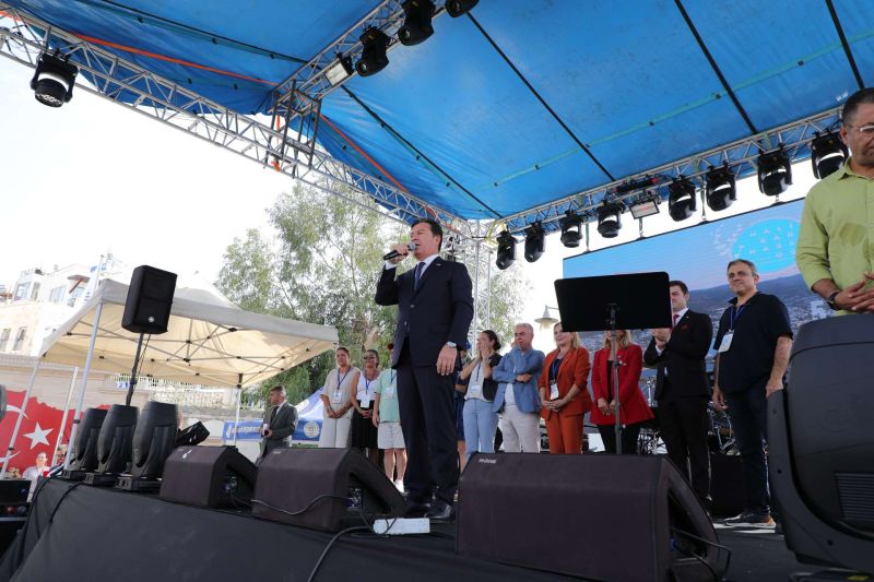 GALA KONSERİNDE ŞEVVAL SAM COŞKUSU