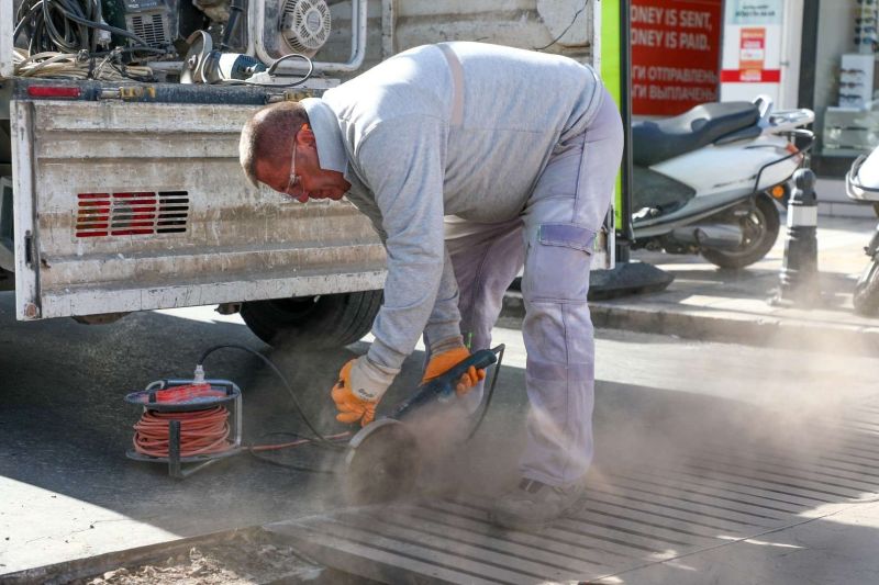 BELEDİYEDEN KANAL AÇMA VE TEMİZLİK ÇALIŞMALARI