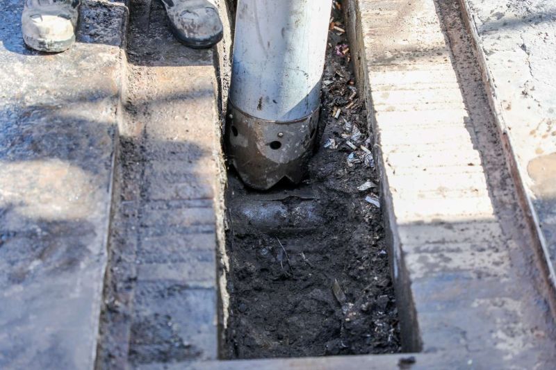 BELEDİYEDEN KANAL AÇMA VE TEMİZLİK ÇALIŞMALARI