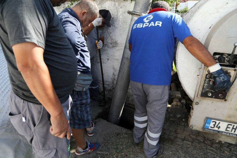 BELEDİYEDEN KANAL AÇMA VE TEMİZLİK ÇALIŞMALARI