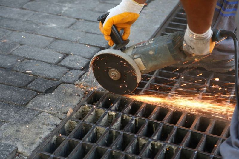 BELEDİYEDEN KANAL AÇMA VE TEMİZLİK ÇALIŞMALARI