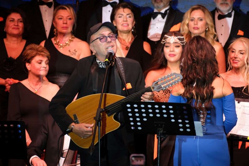 ÖZEL GECEDE “GENÇLER OKUSUN DİYE” BULUŞTULAR