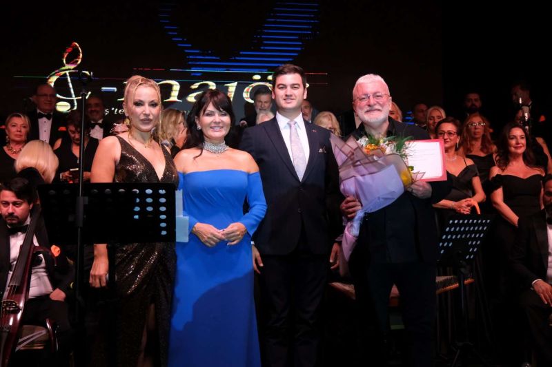 ÖZEL GECEDE “GENÇLER OKUSUN DİYE” BULUŞTULAR