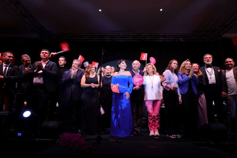 ÖZEL GECEDE “GENÇLER OKUSUN DİYE” BULUŞTULAR