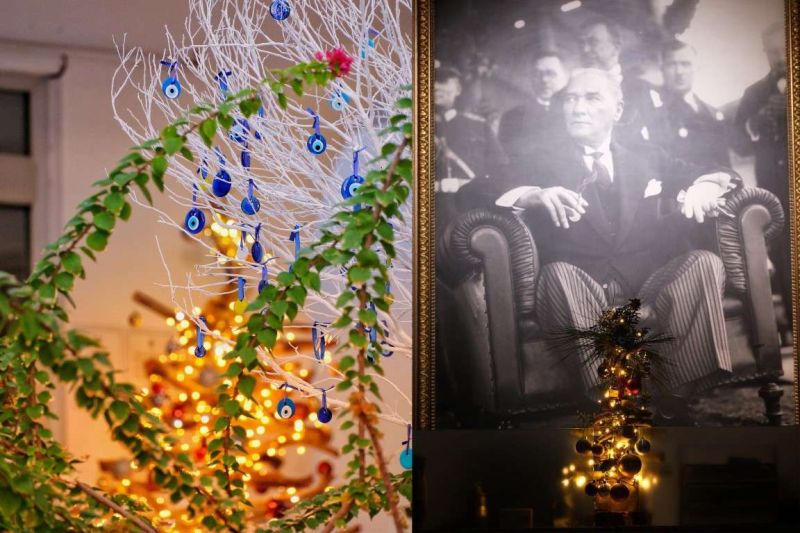 BELEDİYEDEN ÇEVRE DOSTU YENİ YIL AĞAÇLARI