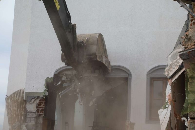 KAÇAK YAPILARLA MÜCADELEYE KARARLILIKLA DEVAM EDİLİYOR