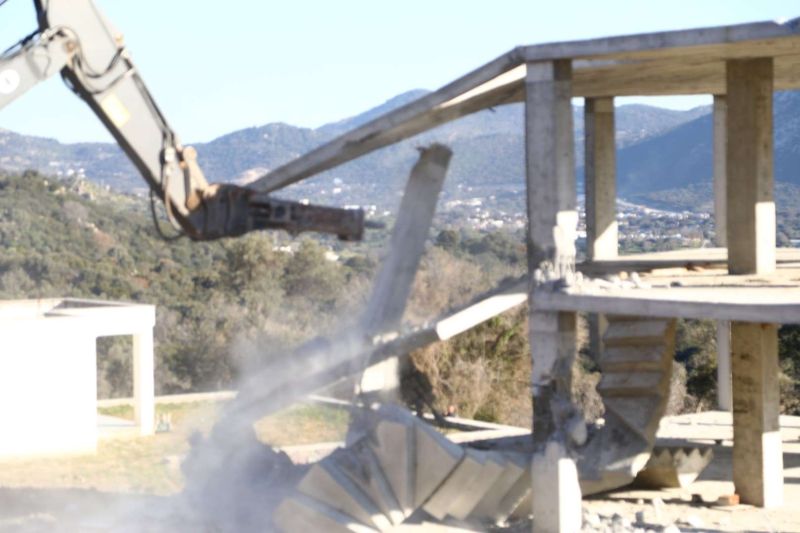 KAÇAK YAPILARLA MÜCADELEYE KARARLILIKLA DEVAM EDİLİYOR