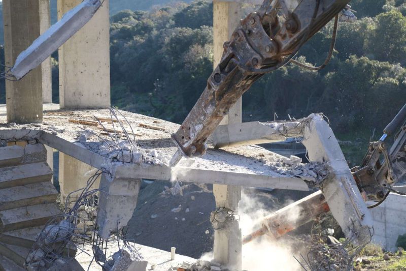 KAÇAK YAPILARLA MÜCADELEYE KARARLILIKLA DEVAM EDİLİYOR