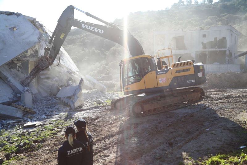 KAÇAK YAPILARLA MÜCADELEYE KARARLILIKLA DEVAM EDİLİYOR