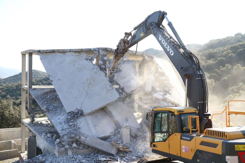 KAÇAK YAPILARLA MÜCADELEYE KARARLILIKLA DEVAM EDİLİYOR