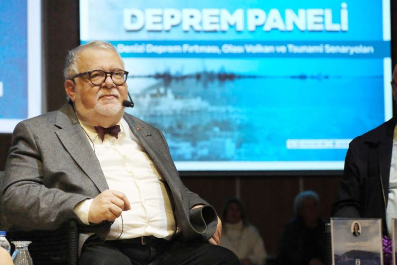DEPREM PANELİ, YOĞUN İLGİ GÖRDÜ