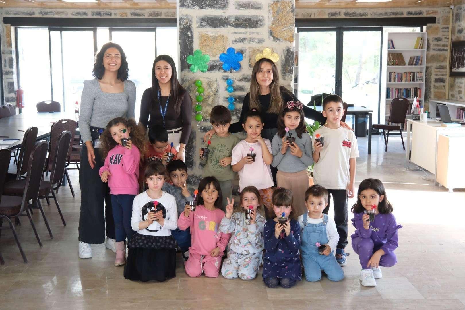 ÇOCUK ATÖLYELERİNDE EĞLENCELİ ETKİNLİKLER DÜZENLEDİK