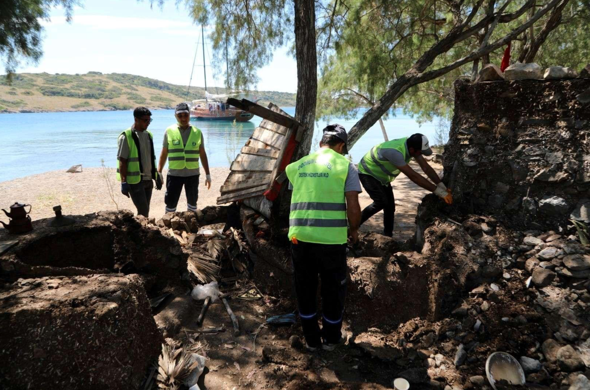 ADABOĞAZI'NDA KAÇAK YAPILARLA İLGİLİ YIKIM ÇALIŞMASI TAMAMLANDI