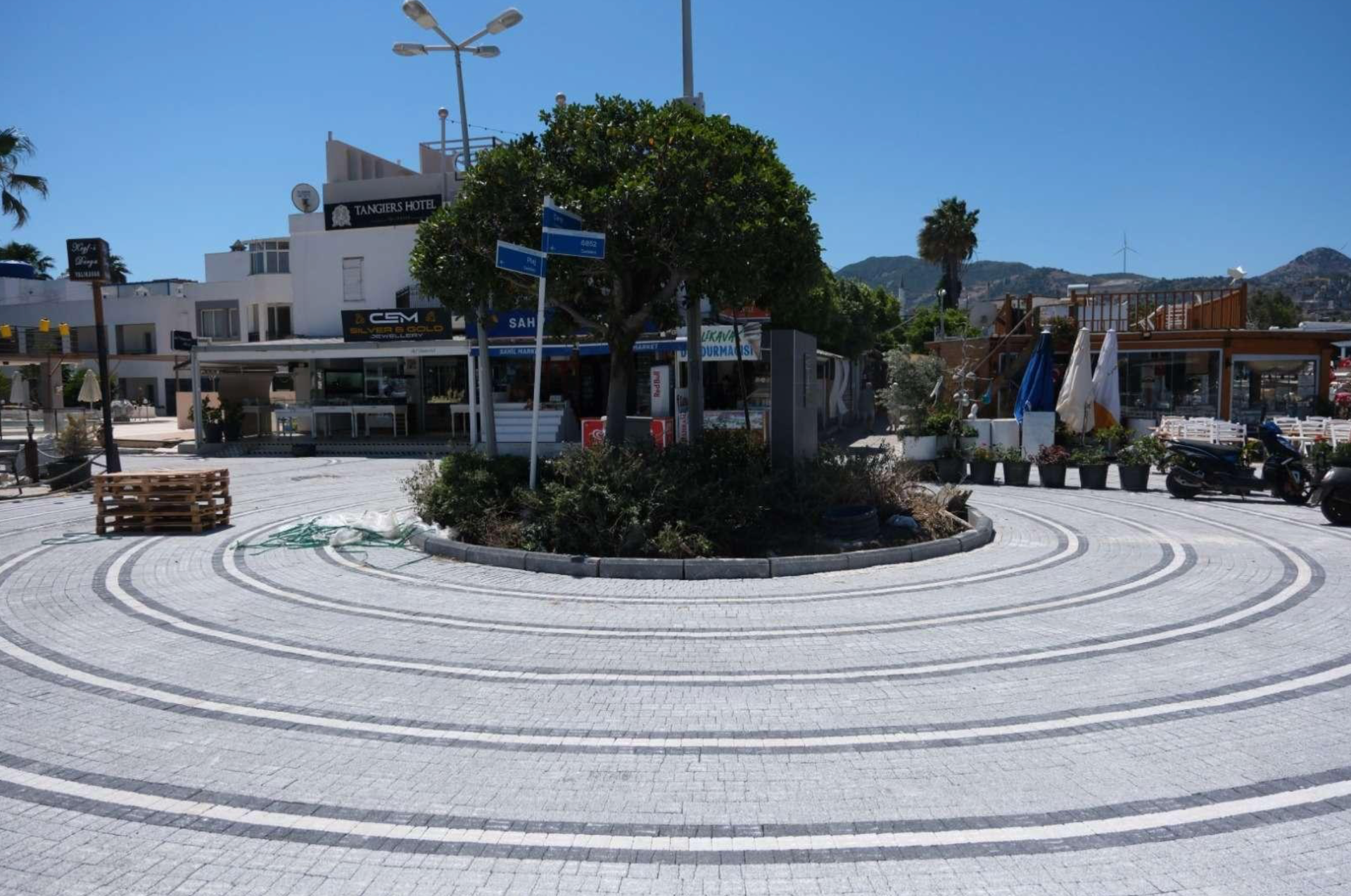 BODRUM'DA CADDE VE SOKAKLAR YENİLENİYOR