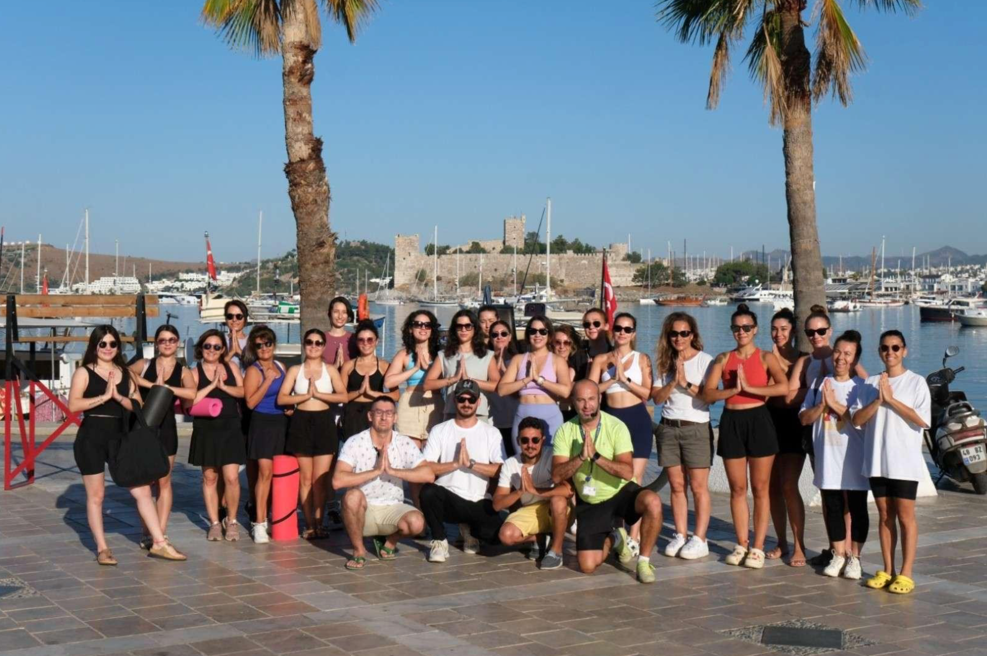 ''BODRUM'LA NEFES AL'' TEMASIYLA DÜZENLENEN AÇIK HAVA YOGA GÜNLERİ BAŞLATILDI
