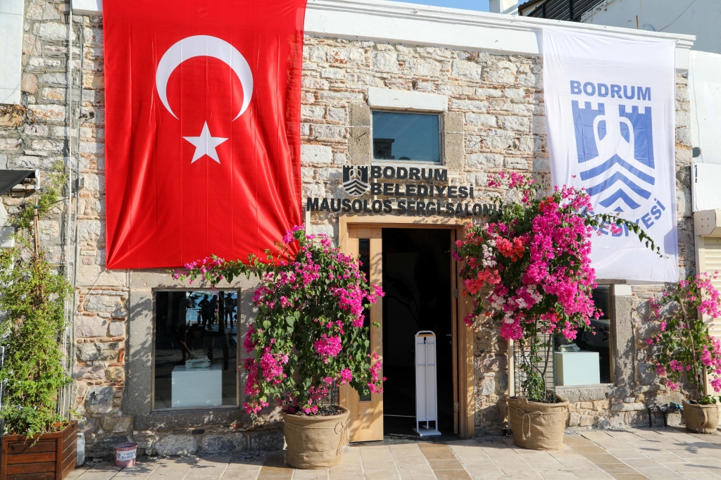 YENİ SERGİ SALONLARIMIZ I. ARTEMISIA VE MAUSOLOS AÇILDI