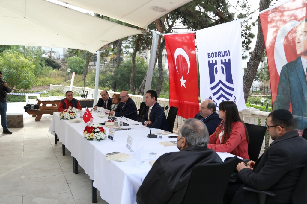 BODRUMLU PROFESÖR AVRAM GALANTİ`NİN KİTABI TANITILDI