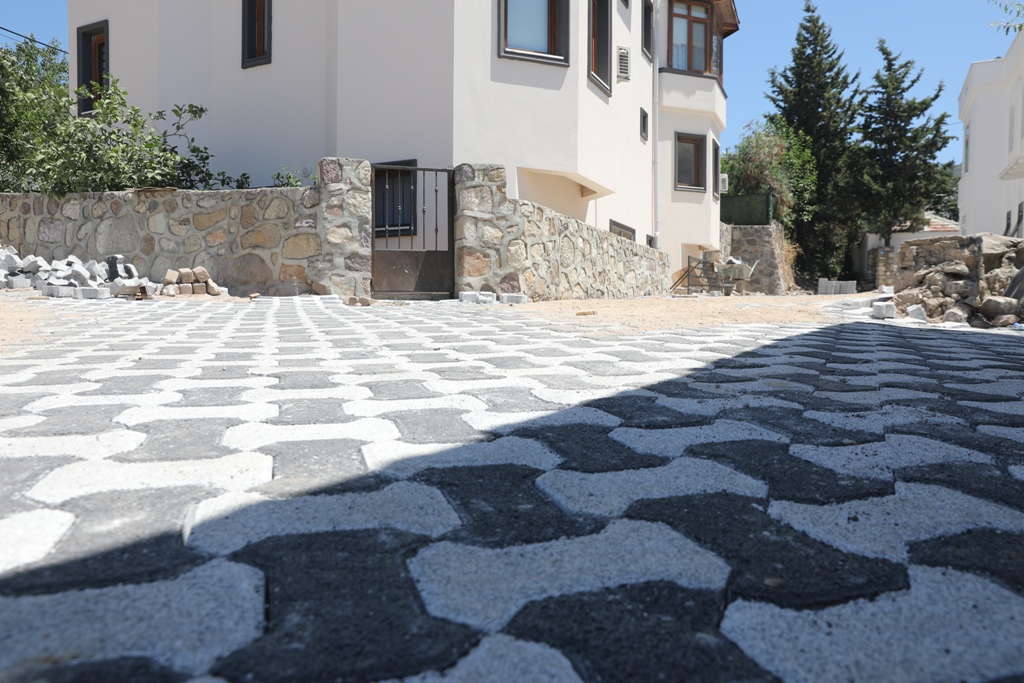 DİRMİL, GÜNDOĞAN, KÜÇÜKBÜK VE GÖLKÖY MAHALLELERİNDE BETON YOL VE ASFALTLAMA ÇALIŞMALARI YAPTIK