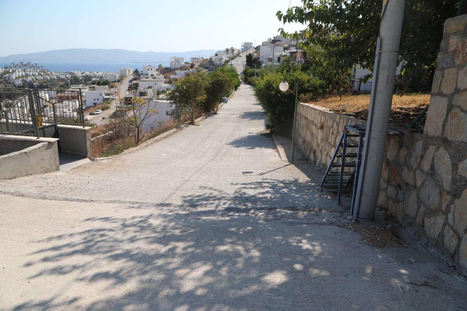 AKYARLAR MAHALLESİ TOP TEPESİ CADDESİ BETON YOL ÇALIŞMALARI TAMAMLANDI
