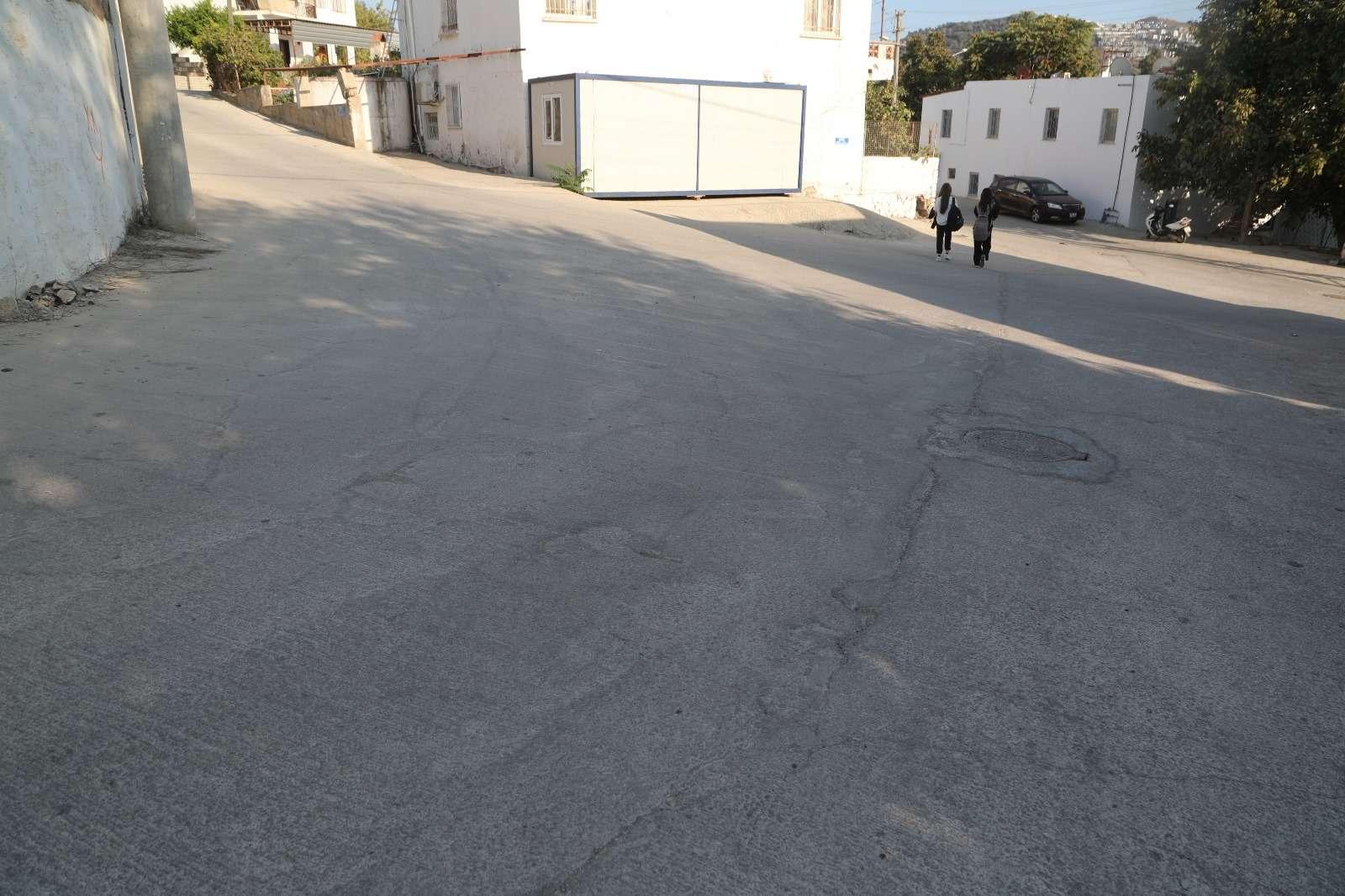 İSLAMHANELERİ MAHALLESİ 5262, 5266, 5268 SOKAKLARDA BETON YOL ÇALIŞMALARINI TAMAMLADI