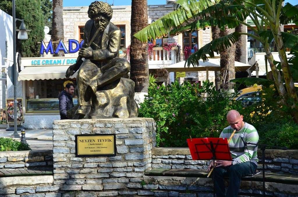 BODRUMLU NEYZEN TEVFİK İÇİN ANMA TÖRENİ VE KONSERİ DÜZENLEDİK