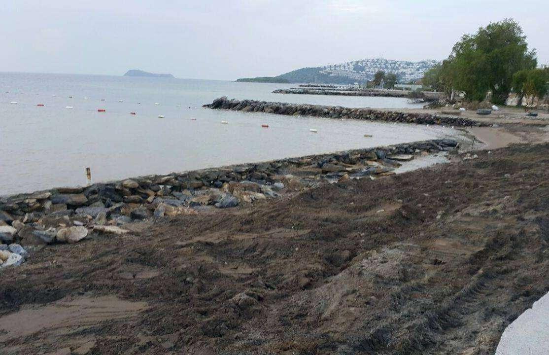İZİNSİZ YAPILAN TAŞ DUVARIN YIKIMINI GERÇEKLEŞTİRDİK